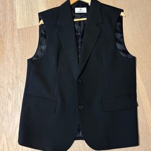 Aritzia Babaton Black Sleeveless Takeover Vest size M NWOT